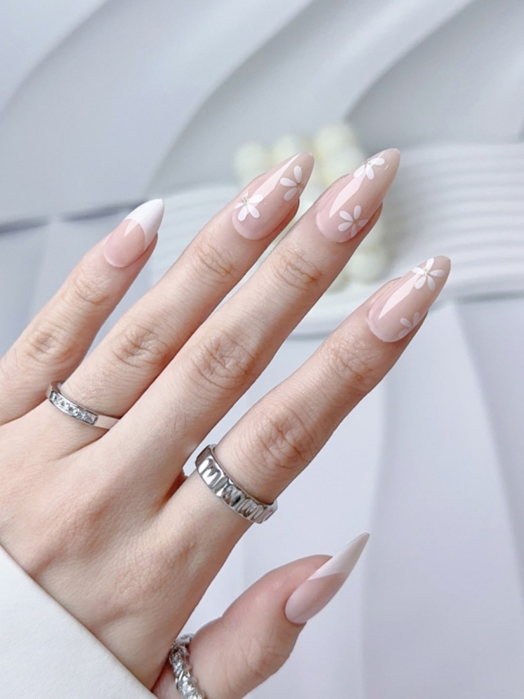

FEELHIGH 24Pcs Diamond On Nails Artificial Nails Delicate & Comfortable, White