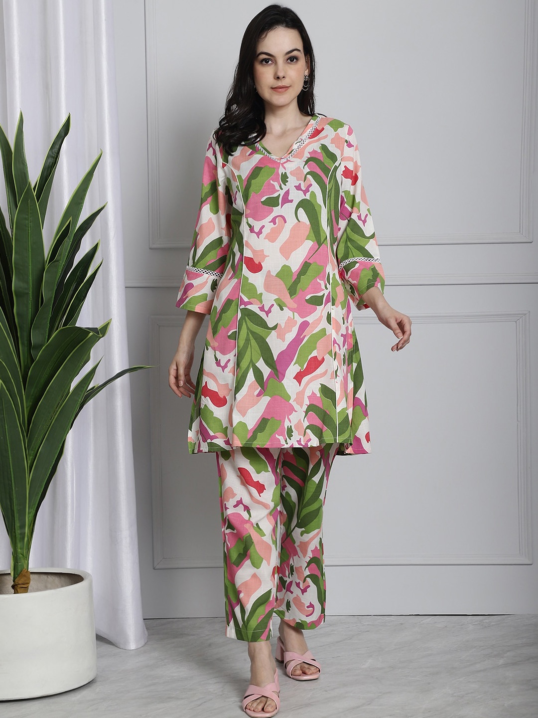 

Frempy Floral Printed V-Neck Tunic With Trouser, Green