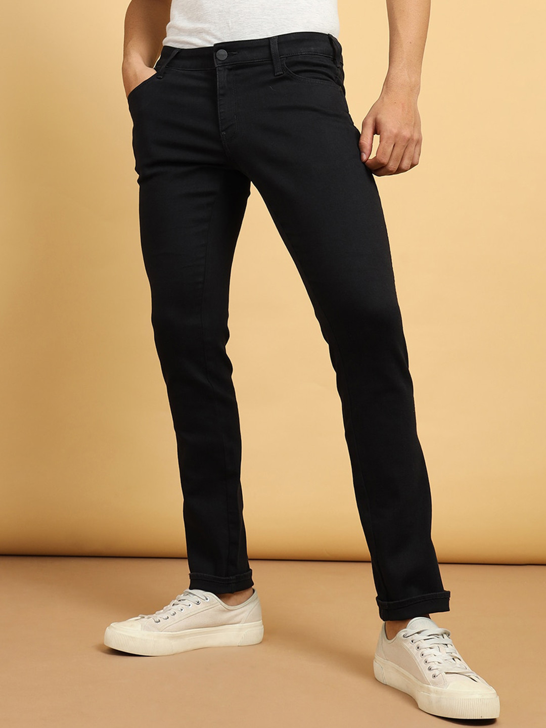 

Wrangler Men Skanders Slim Fit Low-Rise Dark Shade Clean Look Stretchable Jeans, Black