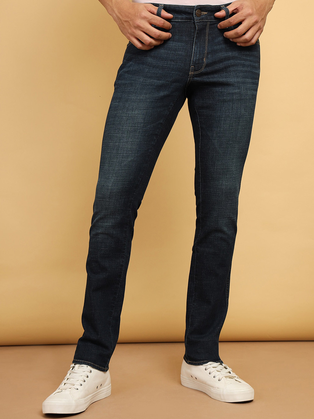 

Wrangler Men Skanders Slim Fit Low-Rise Light Fade Stretchable Jeans, Blue