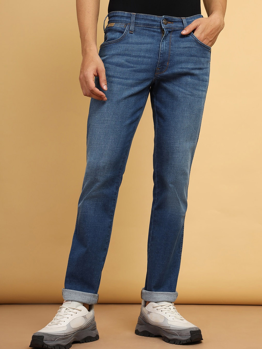 

Wrangler Men Millard Regular Fit Mid Rise Heavy Fade Stretchable Jeans, Blue