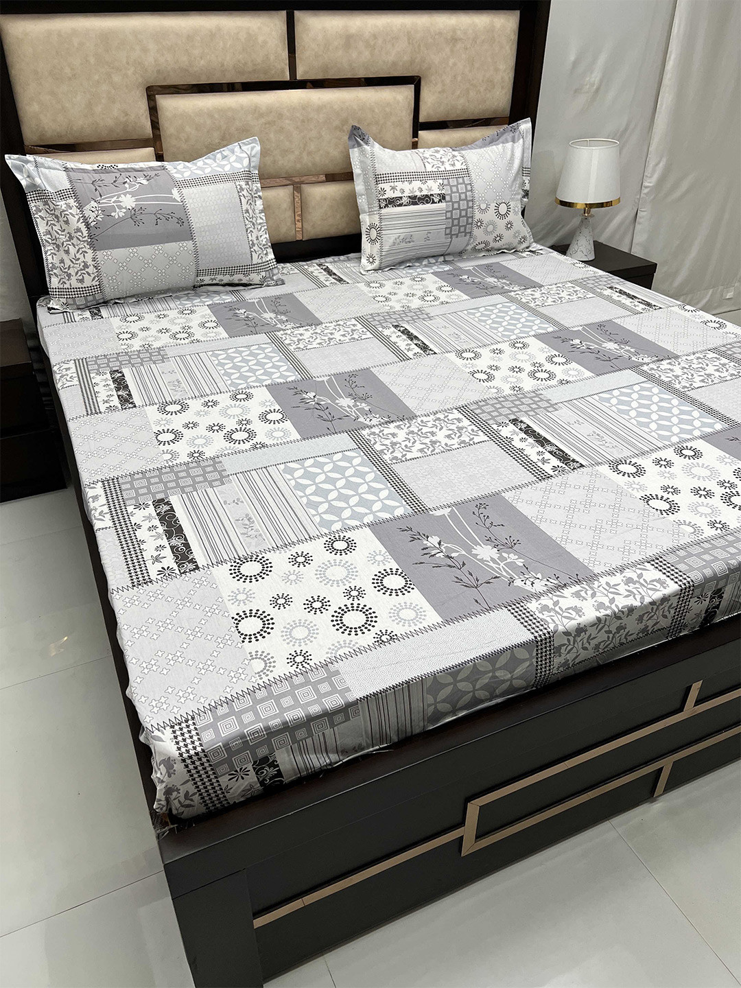 

Pure Decor Royal Velar Grey Geometric Cotton 350 TC King Bedsheet with 2 Pillow Covers