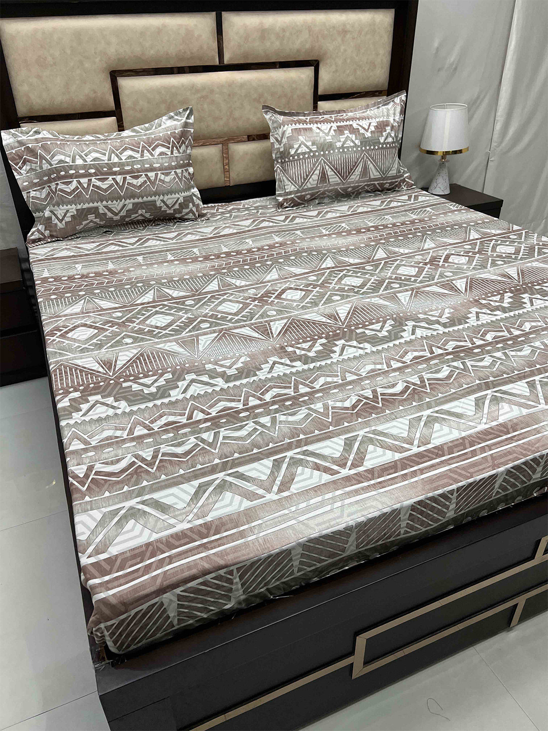 

Pure Decor Royal Velar Brown Geometric Cotton 350TC King Bedsheet & 2 Pillow Covers