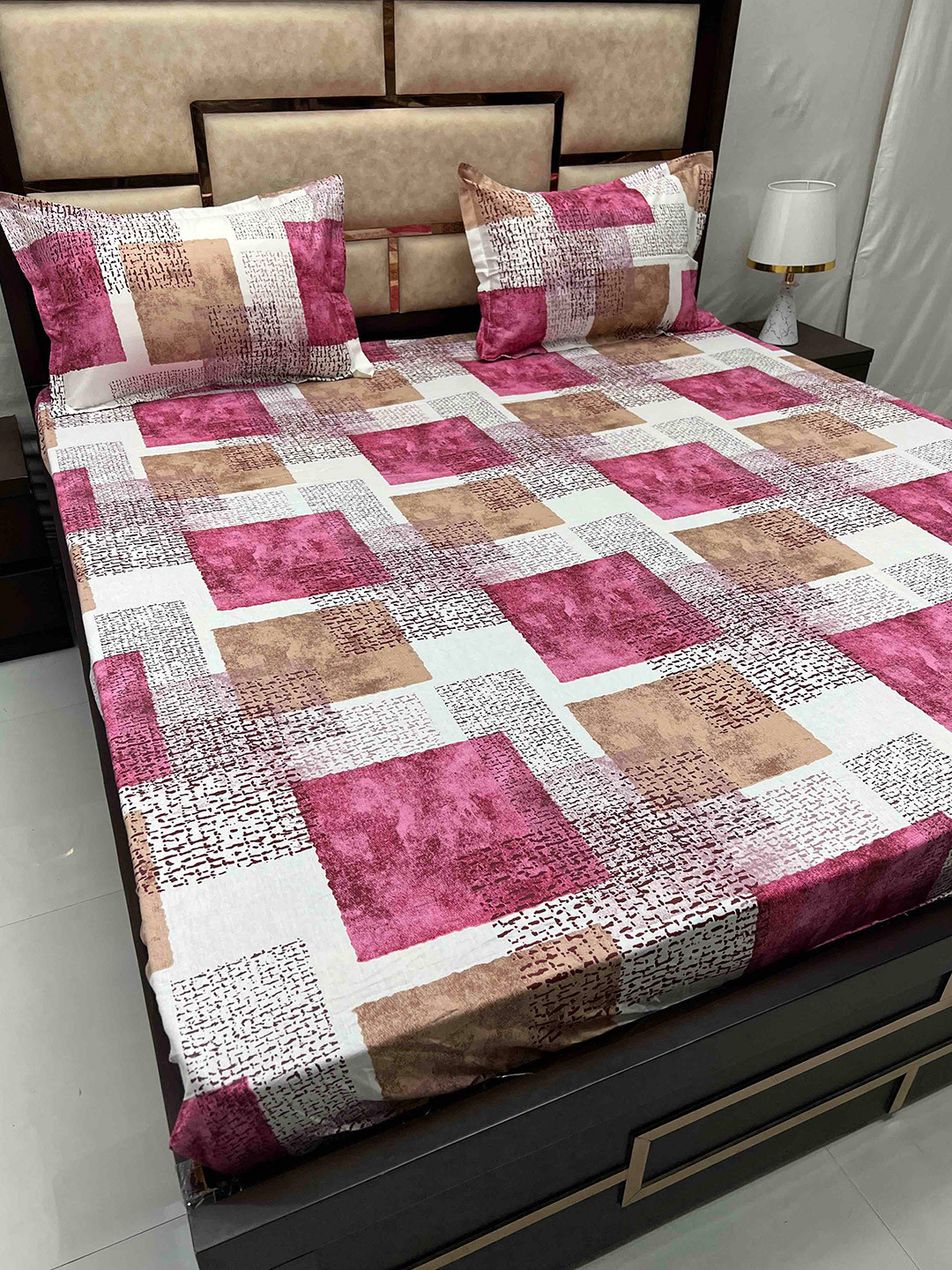 

Pure Decor Royal Velar Pink & Rust Brown Abstract 350 TC Cotton King Bedsheet Set
