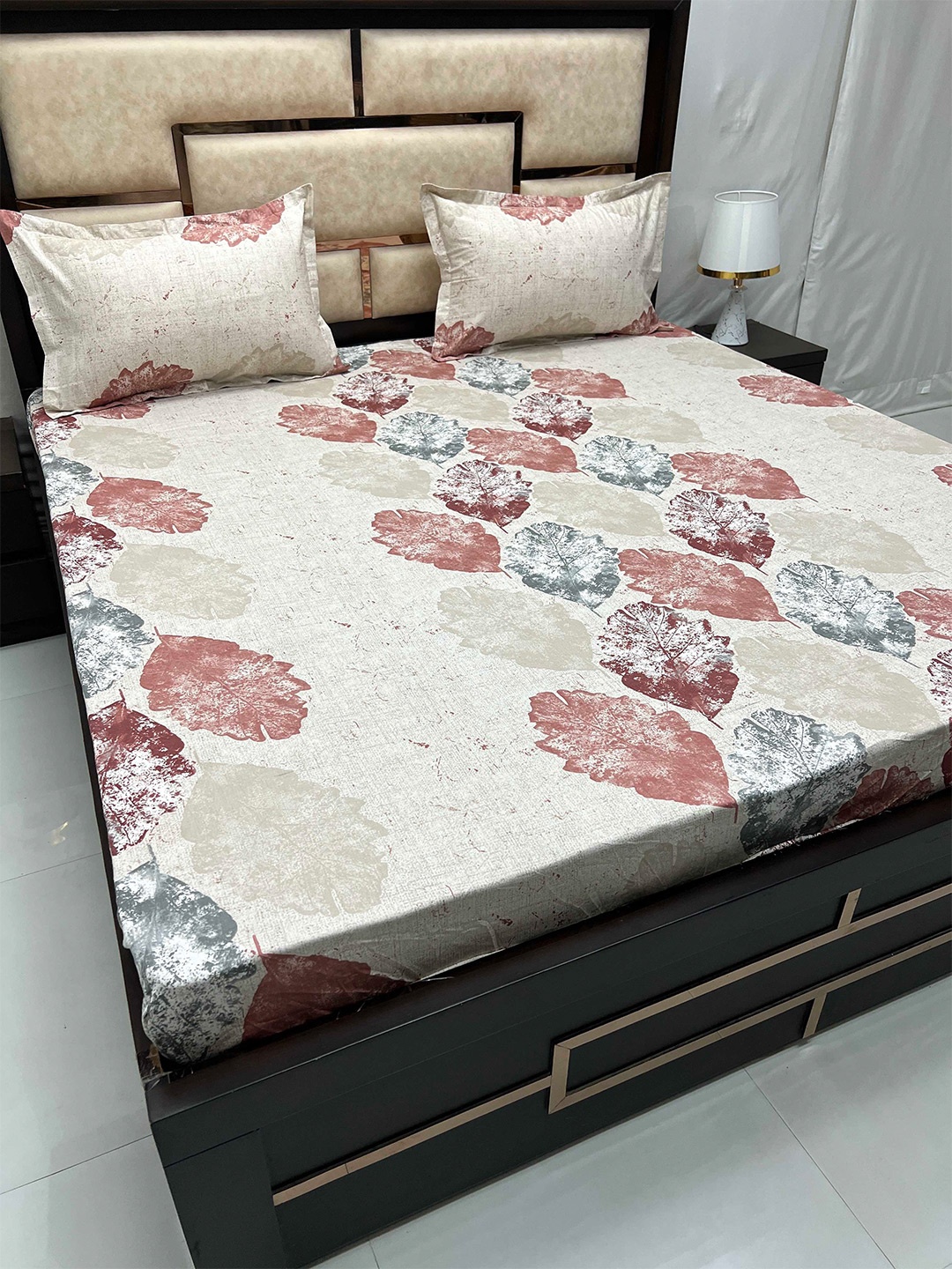 

Pure Decor Royal Velar Cream-Coloured Floral Cotton 350TC King Bedsheet & 2 Pillow Covers