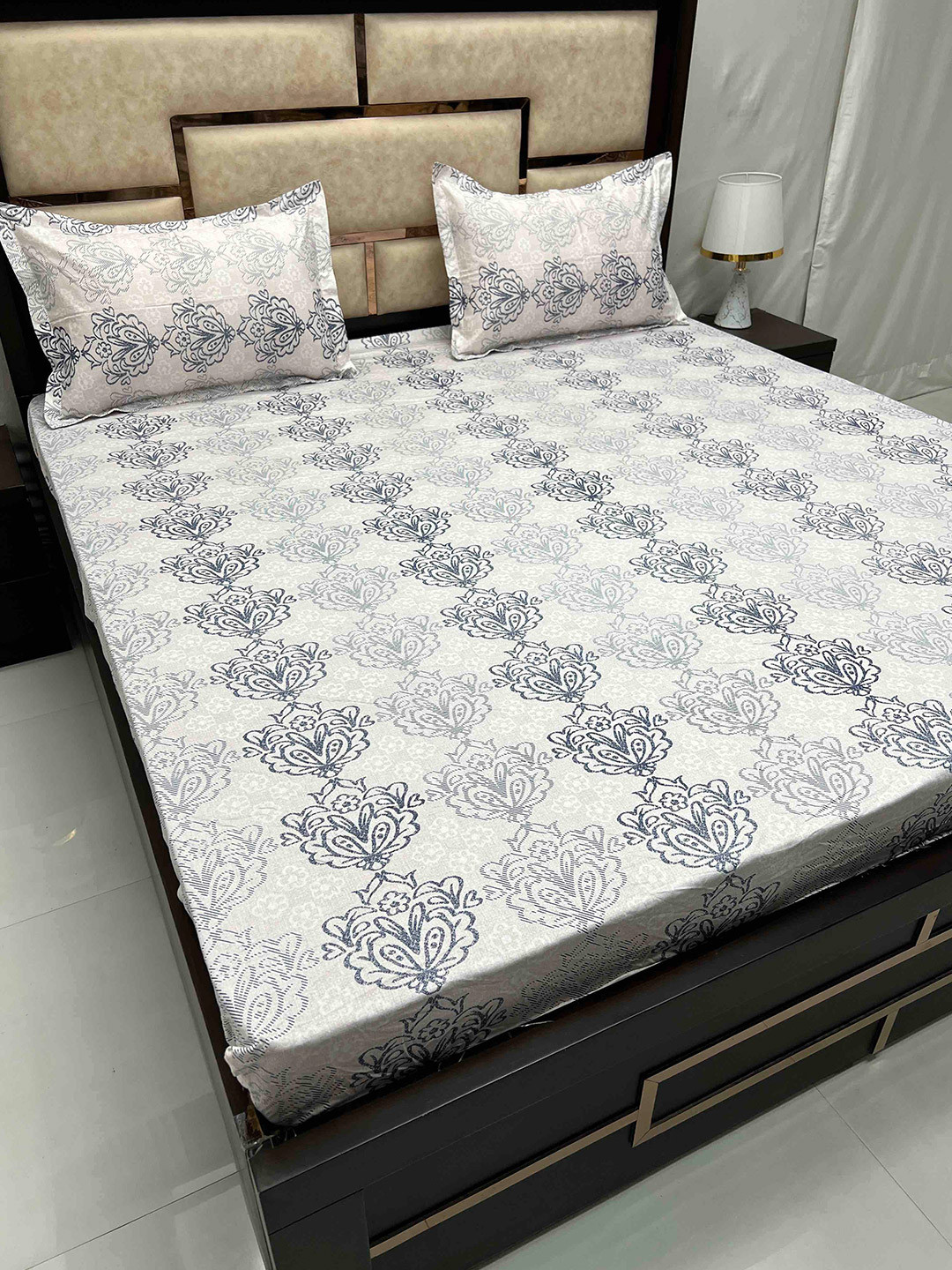 

Pure Decor Royal Velar Cream-Coloured Floral Cotton 350TC King Bedsheet & 2 Pillow Covers