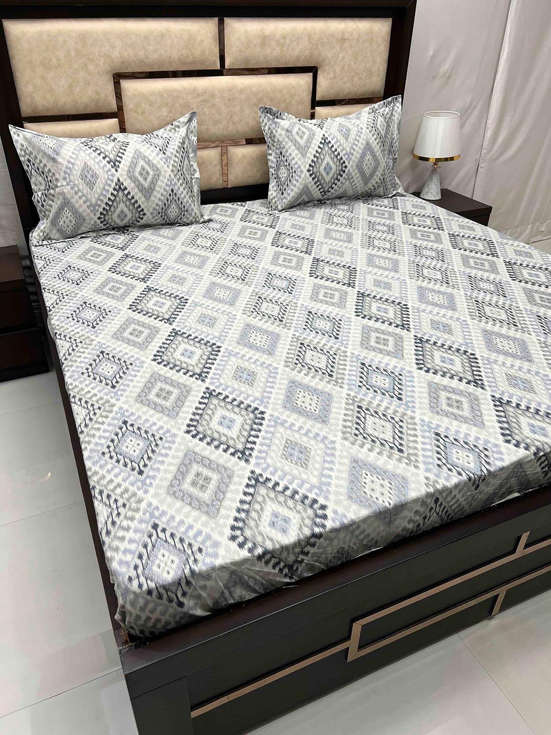

Pure Decor Royal Velar Blue & White Geometric Cotton 350TC King Bedsheet & 2 Pillow Covers