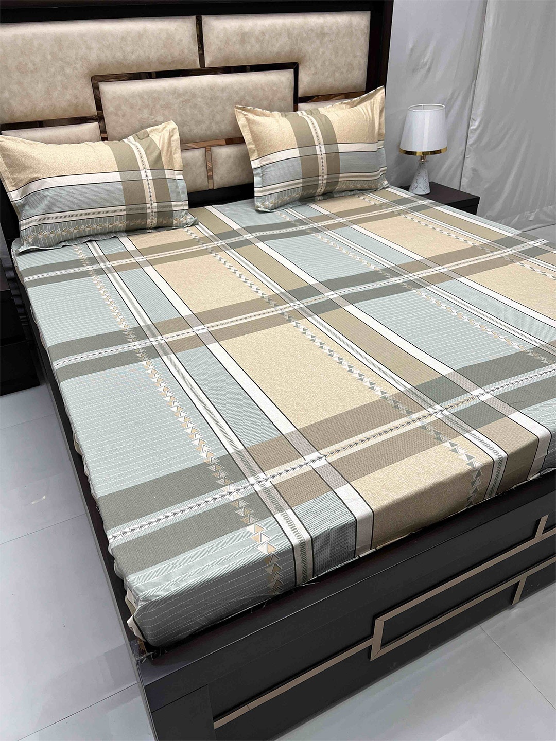 

Pure Decor Royal Velar Beige Geometric 350 TC Cotton King Bedsheet With 2 Pillow Covers