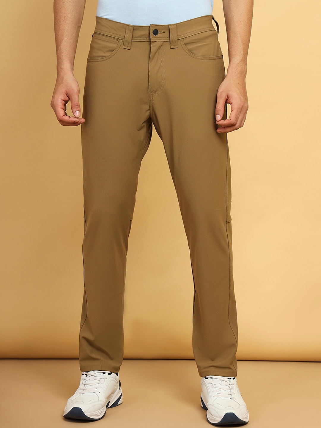 

Wrangler Men Tapered Fit Low-Rise Chinos, Brown