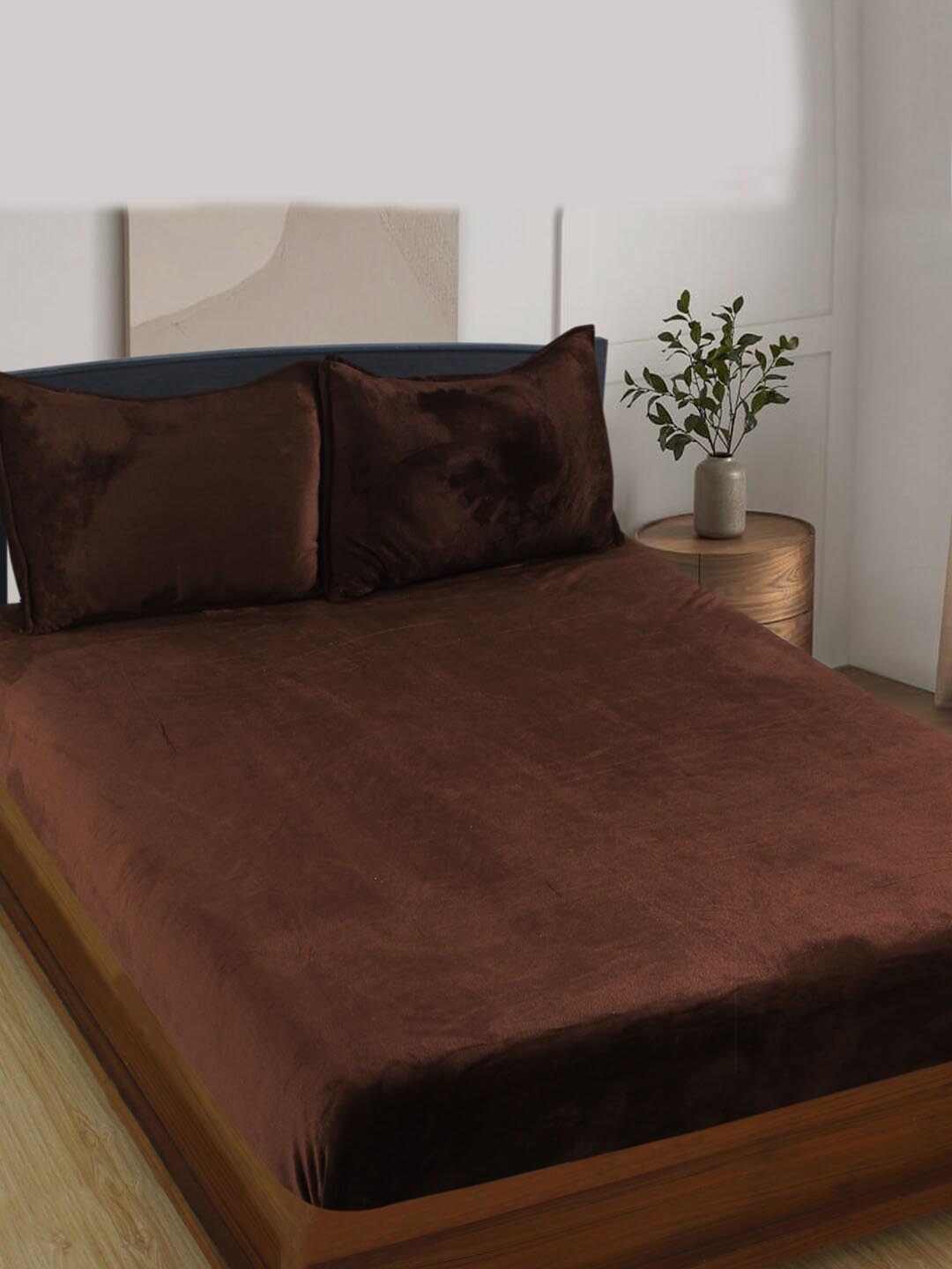 

Nendle Brown Woollen 400 TC King Bedsheet with 2 Pillow Covers