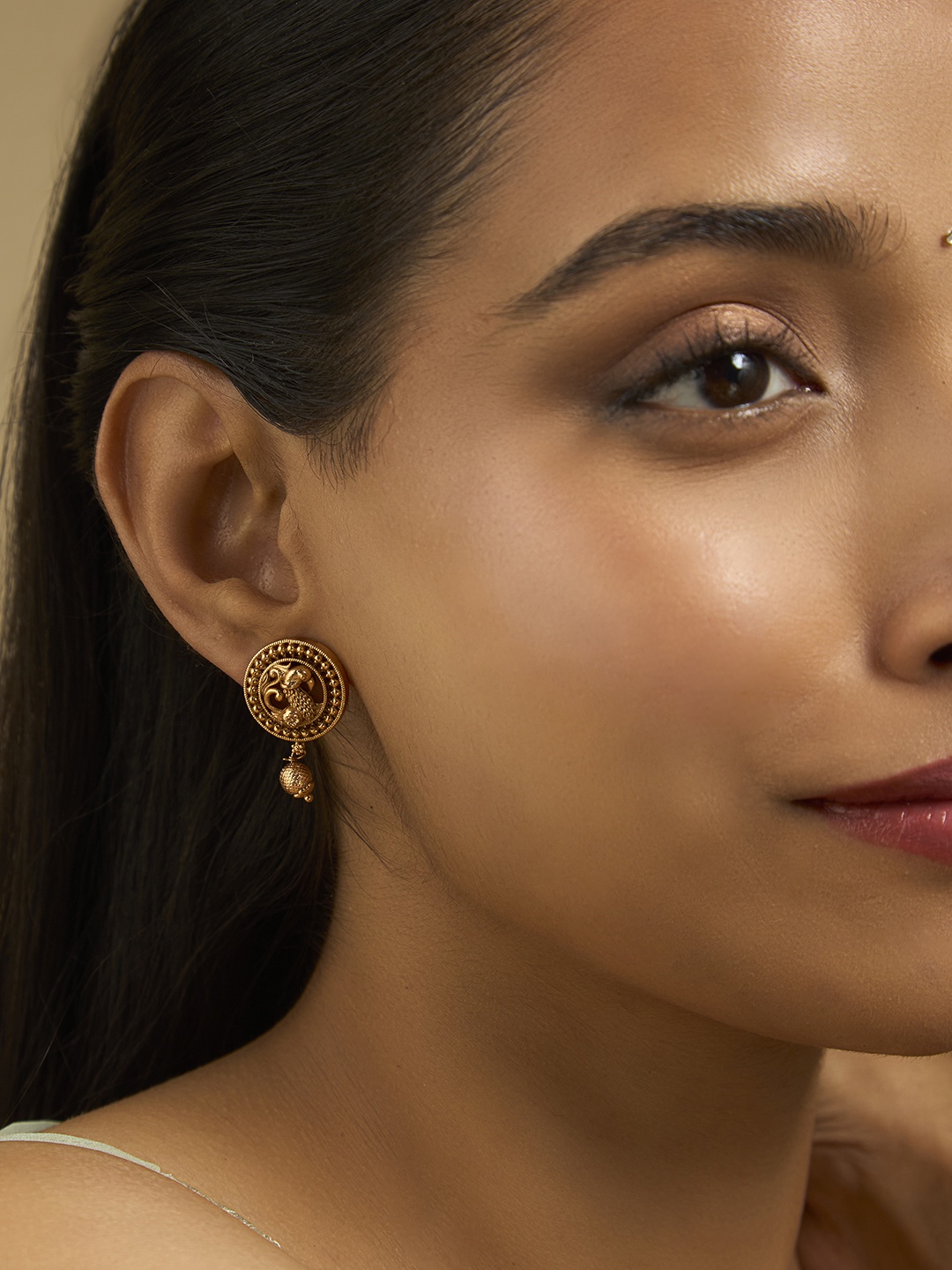

Kushal's Fashion Jewellery Gold-Plated Classic Studs Earrings, Na