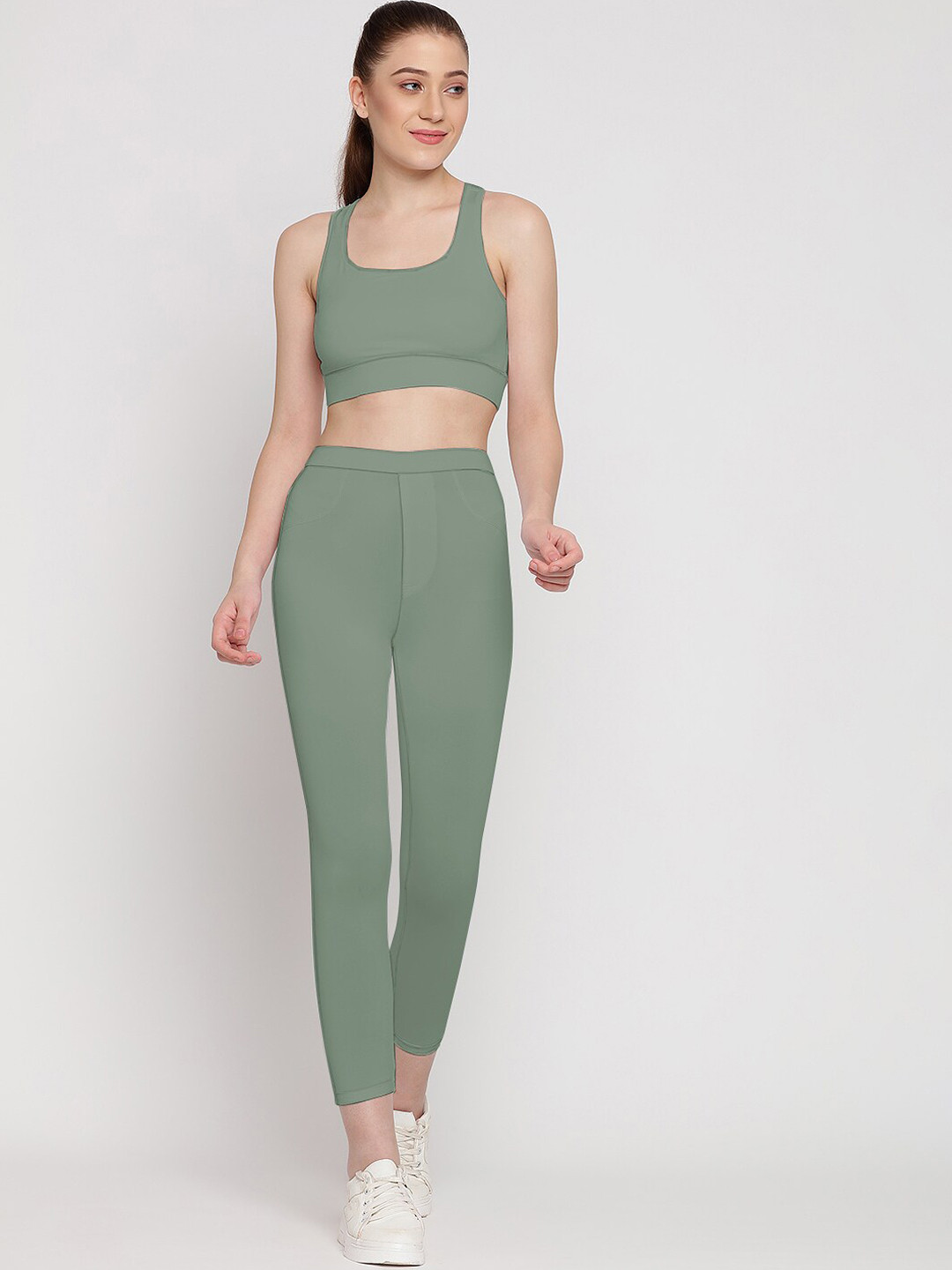 

Wearjukebox Round Neck Sports Bra & High Rise Tights, Green