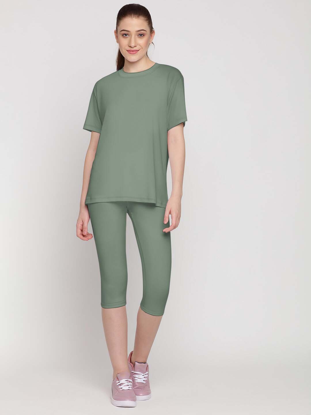 

Wearjukebox Mid-Rise Lightweight And Quick Dry T-Shirt With Leggings, Green