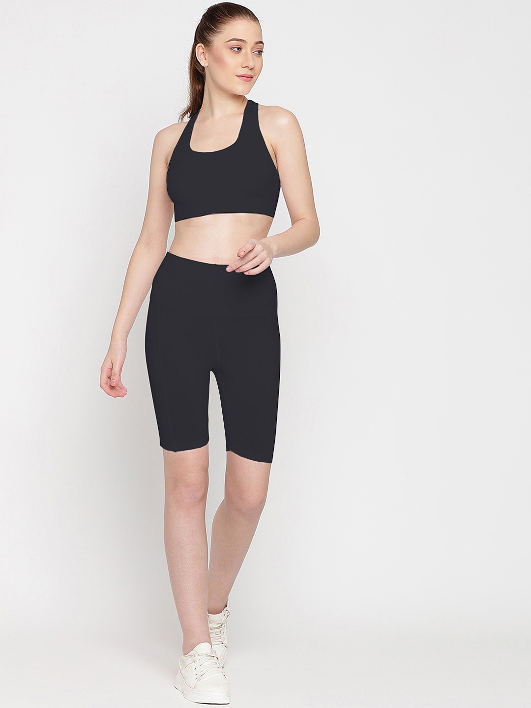 

Wearjukebox High-Rise Lightweight And Quick Dry Sports Bra With Tights, Black