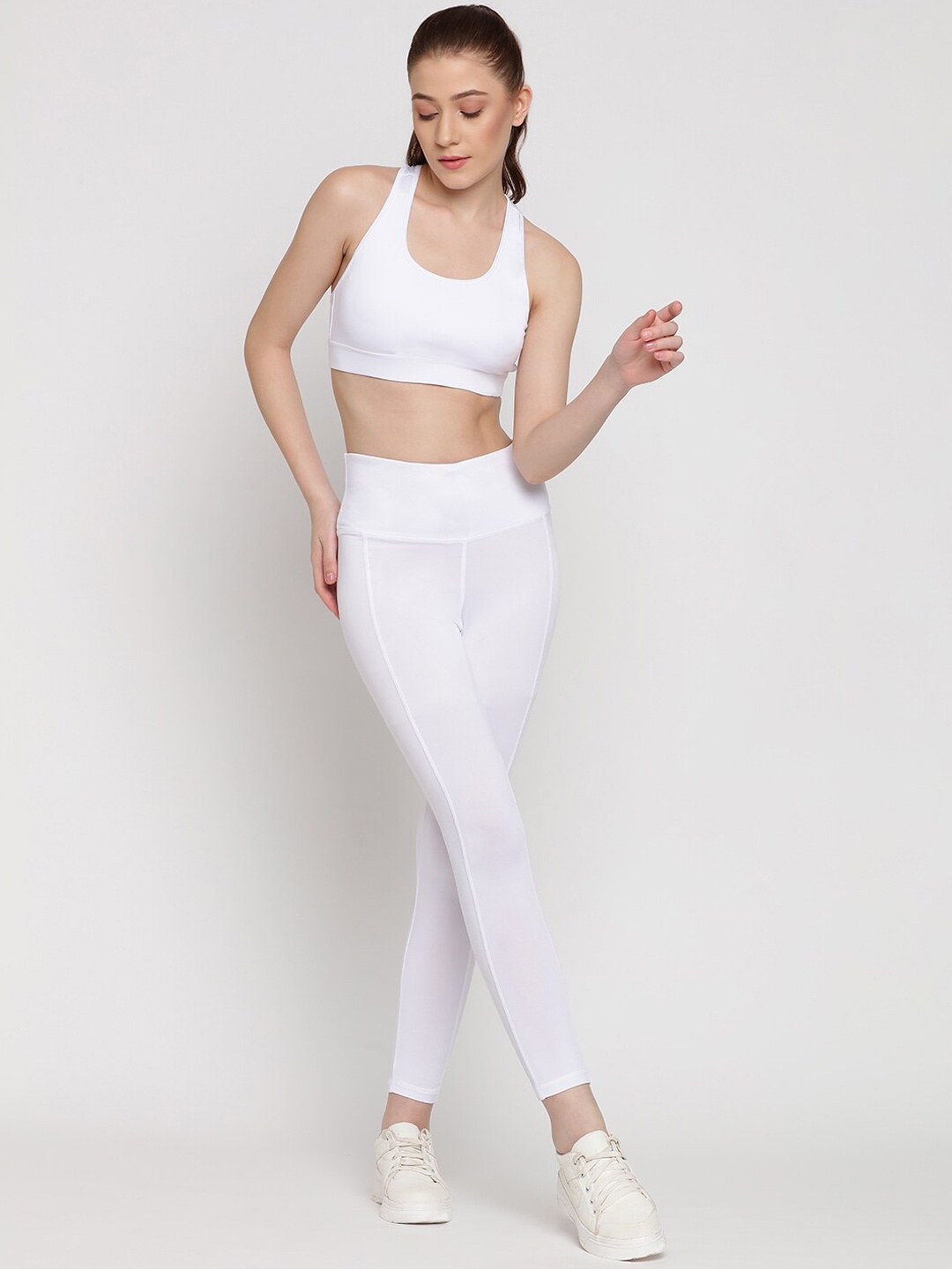 

Wearjukebox High-Rise Lightweight And Quick Dry Sports Bra With Tights, White