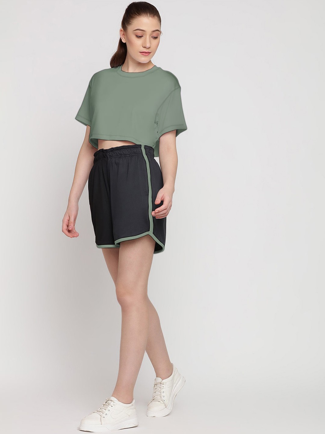 

Wearjukebox Mid-Rise Crop Top & Shorts, Green