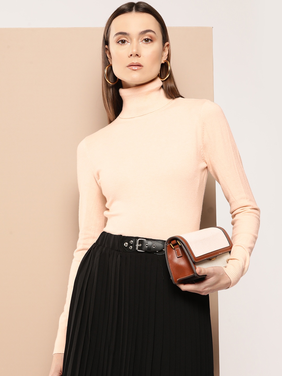 

INVICTUS High-Neck Top, Peach