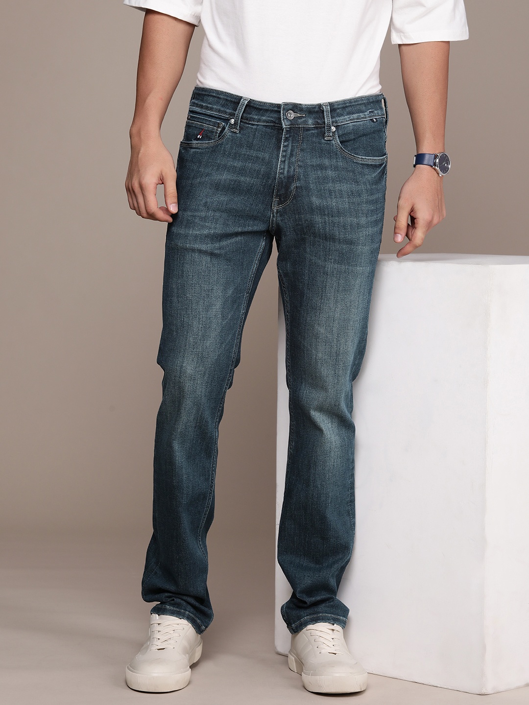 

Nautica Men Straight Fit Light Fade Stretchable Jeans, Blue