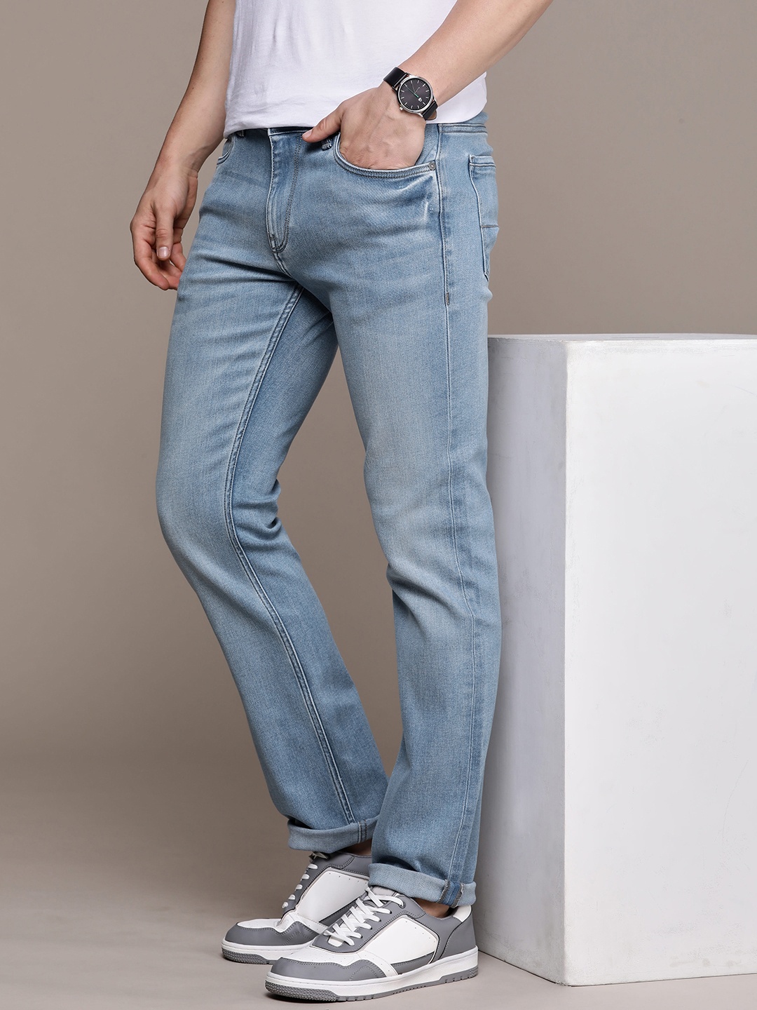 

Nautica Men Straight Fit Light Fade Stretchable Jeans, Blue