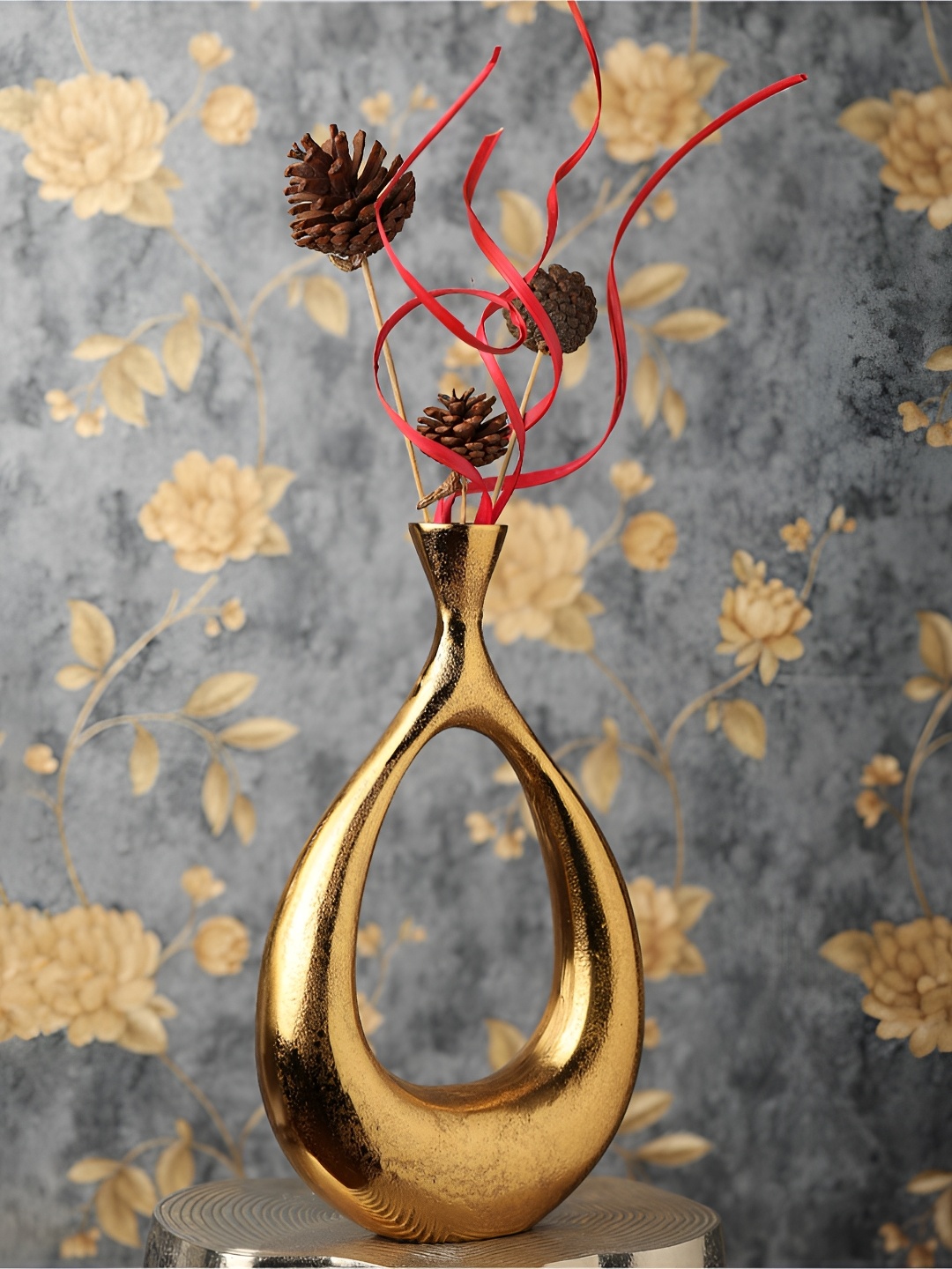 

Decor de Maison Oblong Gold Toned Metal Vase