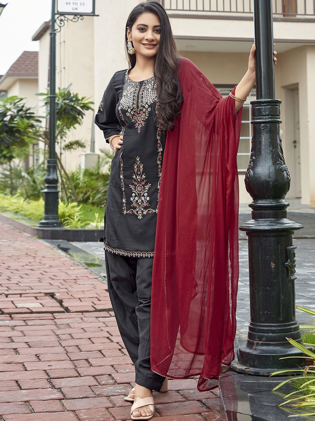 

SKYLEE Floral Embroidered Kurta With Trousers & Dupatta, Black