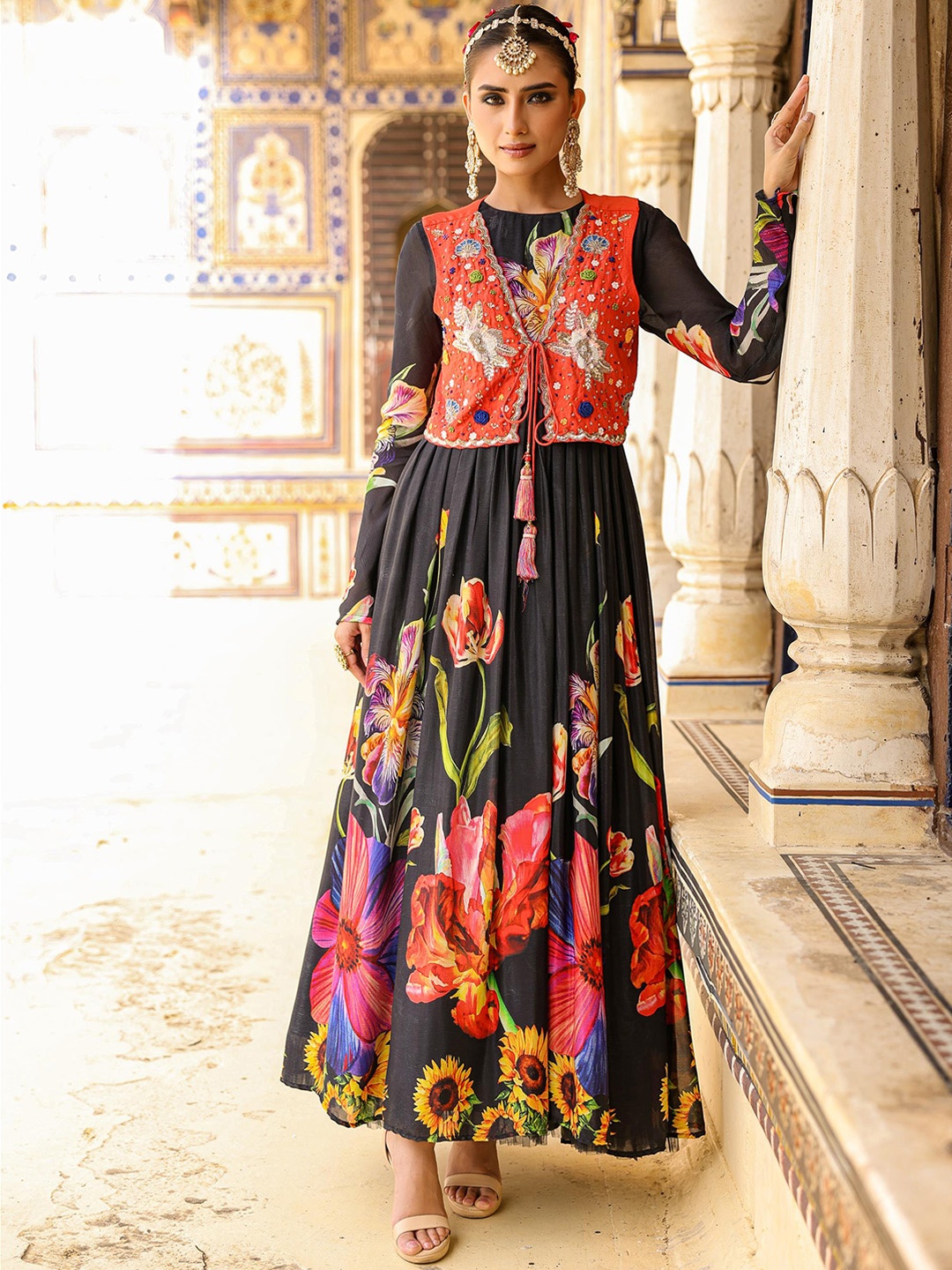 

SCAKHI Floral Printed Gown Maxi Ethnic Dresses With Jacket, Black