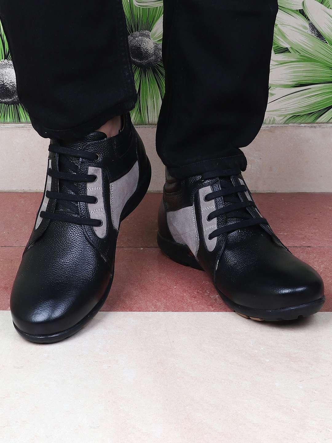 

Red Chief Men Black Leather Flat Boots