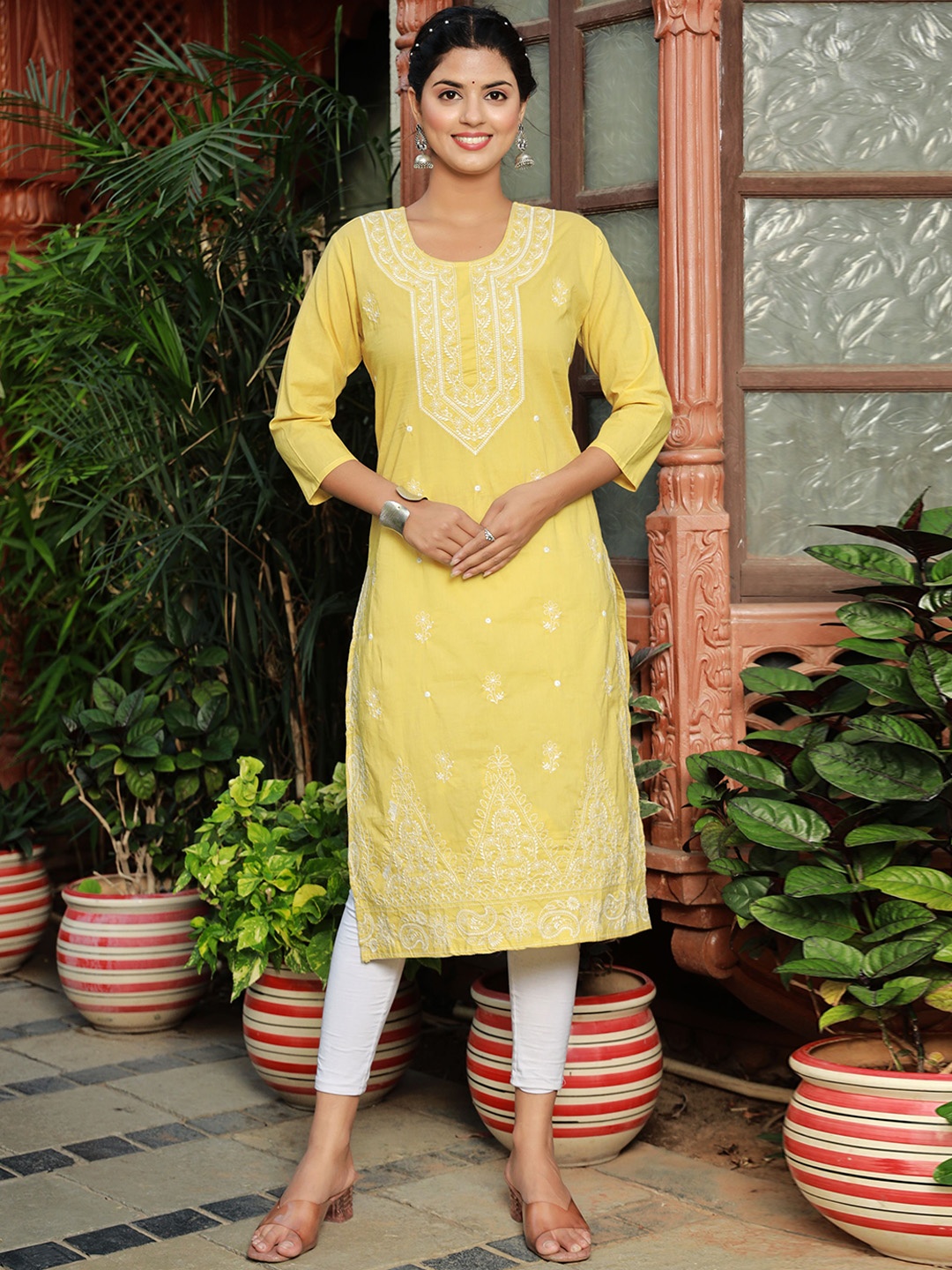 

ZARI Ethnic Motif Embroidered Straight Kurta, Yellow