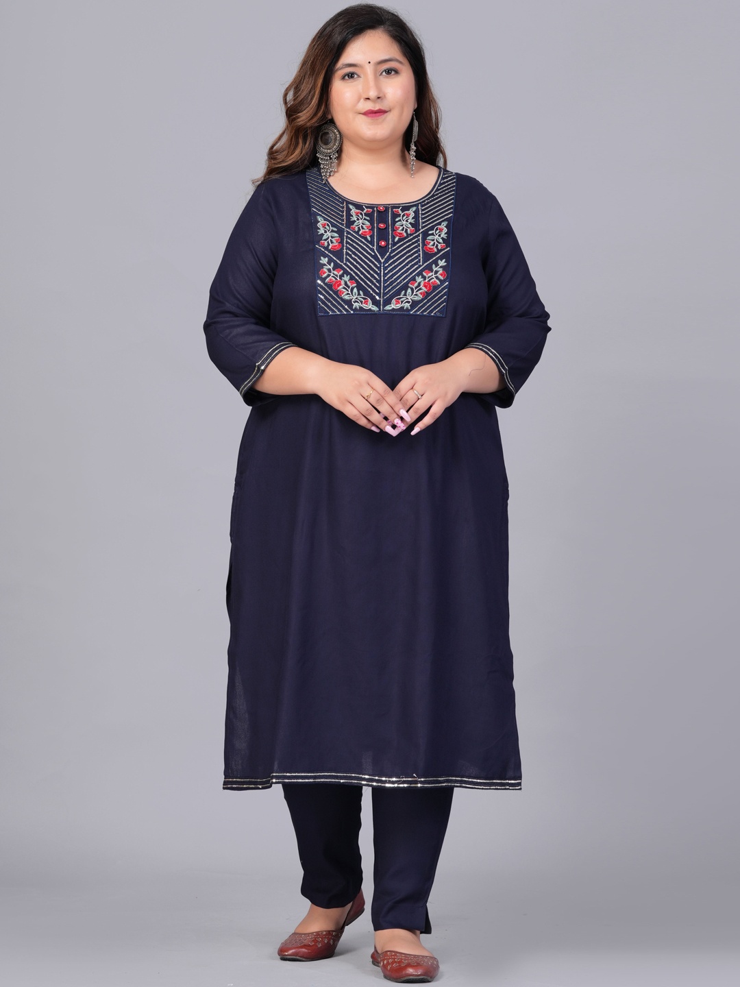 

BAESD Plus Size Ethnic Motifs Yoke Design Thread Work Straight Kurta With Trousers, Navy blue
