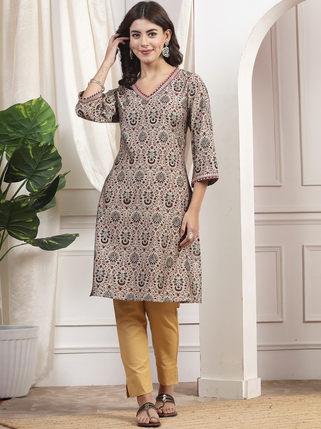 

Nayam By Lakshita Ethnic Motifs Foil Printed Thread Work V-Neck Kurta, Maroon
