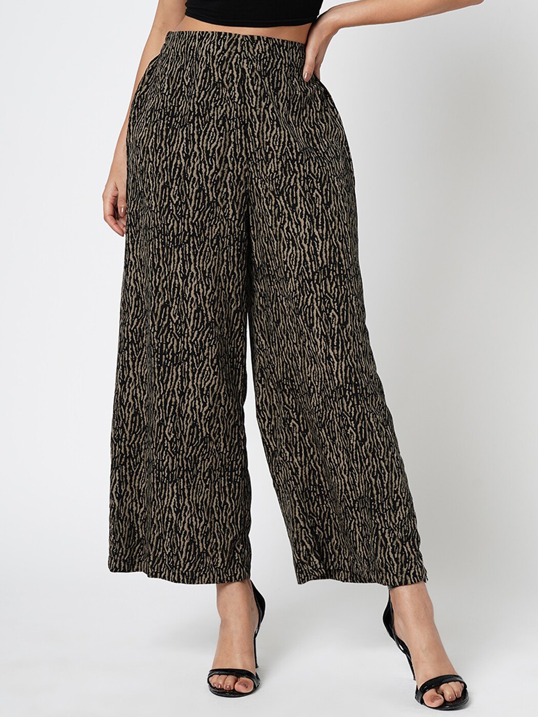 

Vero Moda Women Abstract Printed Straight Fit High-Rise Parallel Trousers, Black