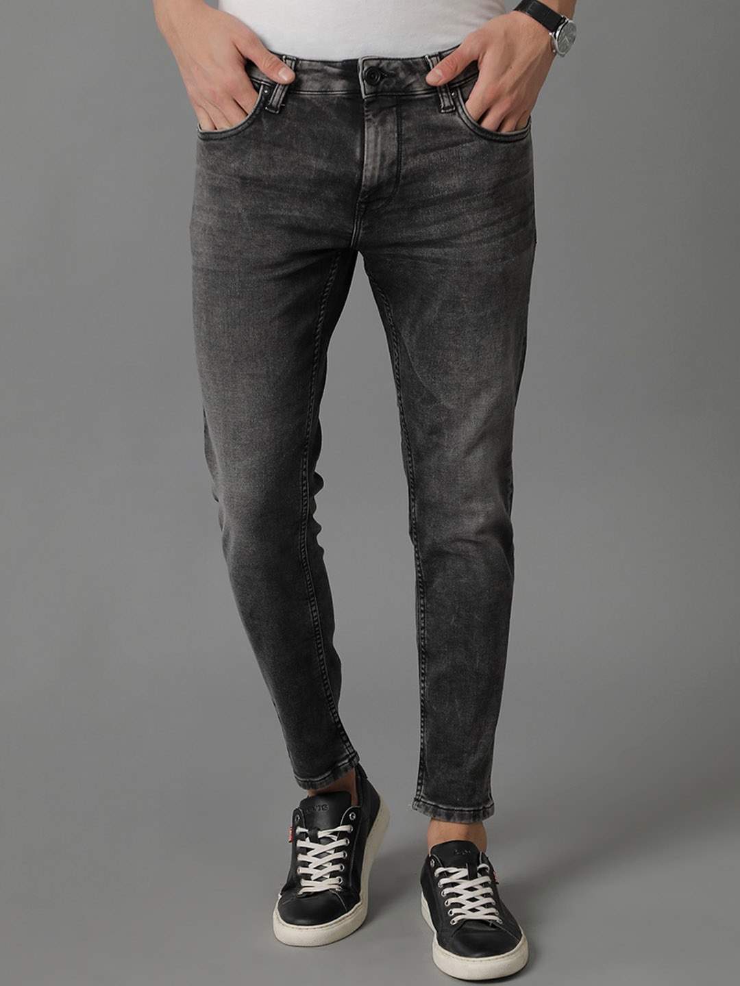 

Voi Jeans Men Skinny Fit Mid-Rise Clean Look Light Fade Stretchable Jeans, Black