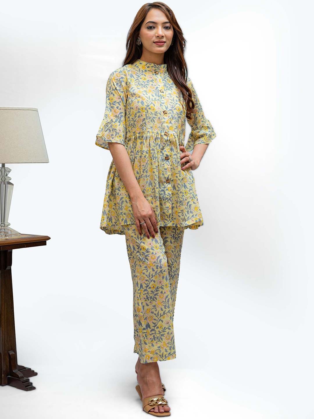 

TSUCCHI TRADITIONS Bell Sleeves Cotton Hint Of Lime Jaipur Block Printed Kurti & Trouser, Yellow