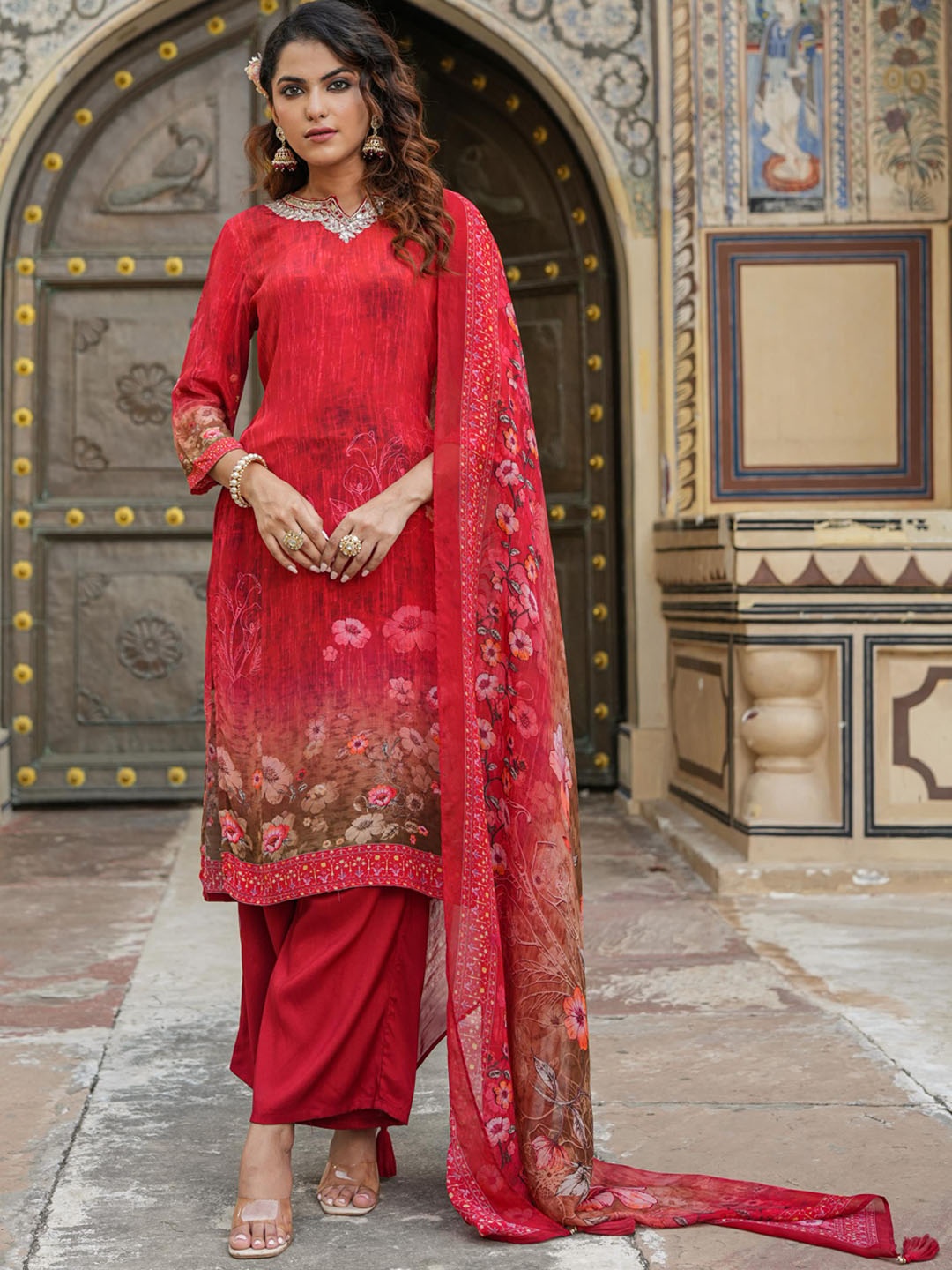 

SCAKHI Floral Printed Gotta Patti Kurta & Trousers With Dupatta, Red