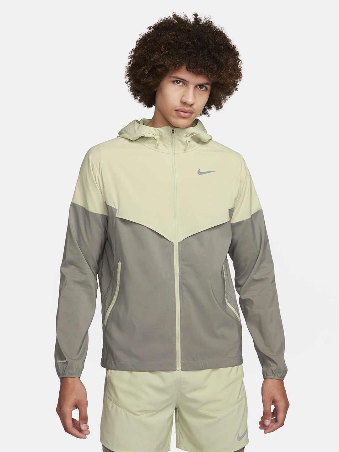 

Nike Colorblocked Windrunner Repel Running Hodded Sports Jacket, Green