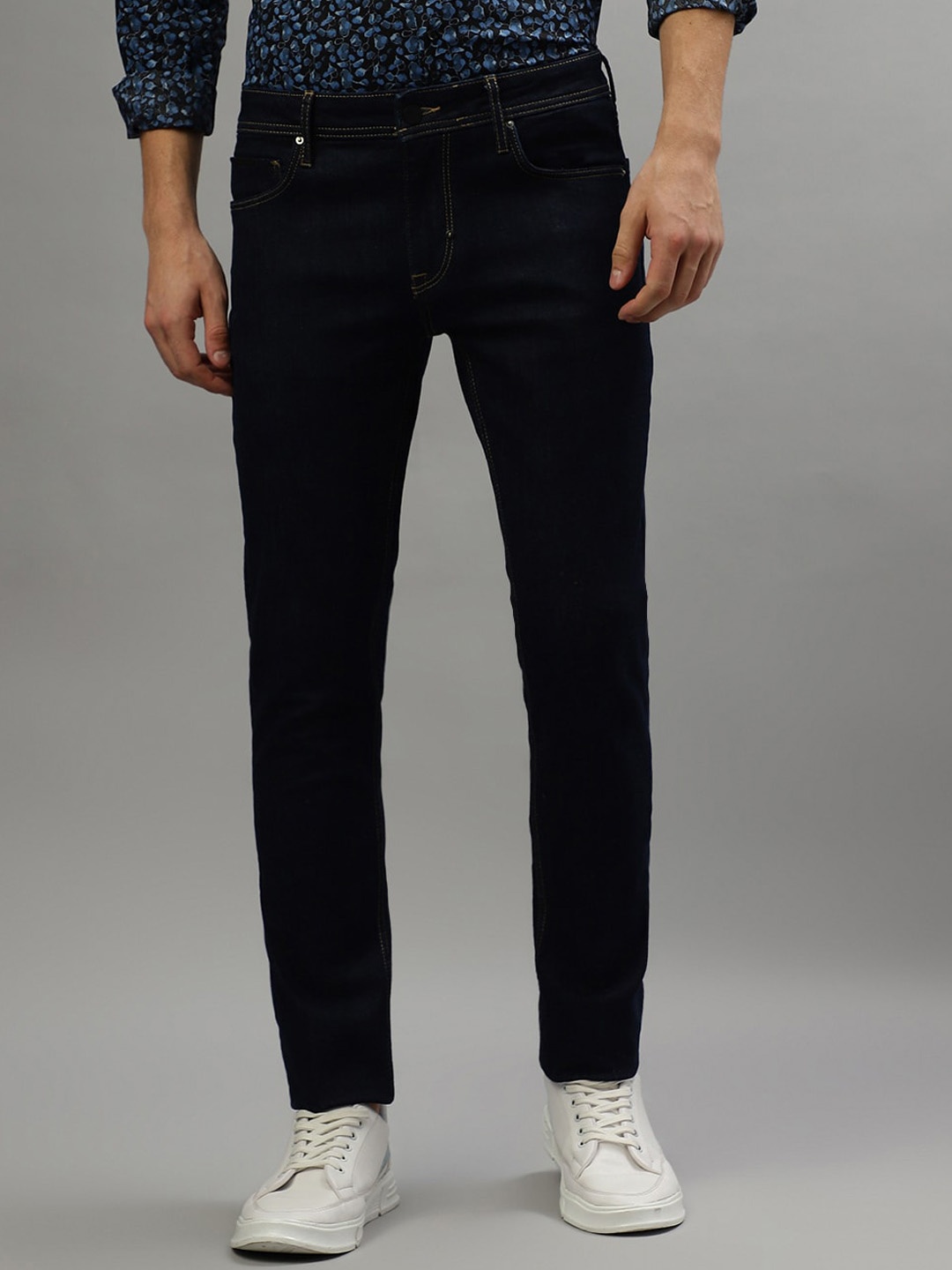 

Antony Morato Men Clean Look Mid-Rise Tapered Fit Stretchable Jeans, Blue