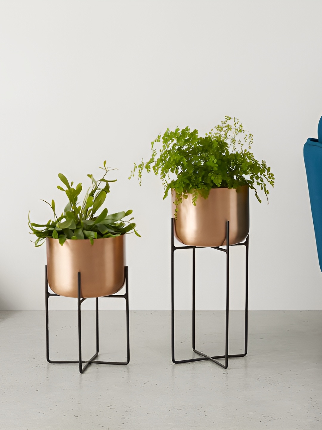 

OPAXA LIVING Set of 2 Copper-toned Metal Planter with Stand