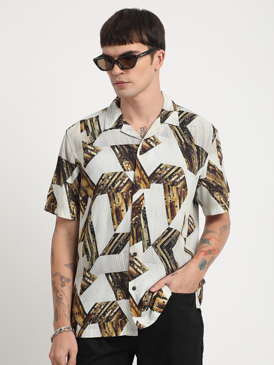 

THE BEAR HOUSE Geometric Printed Cuban Collar Casual Shirt, White