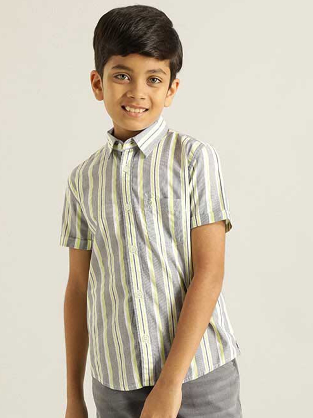 

Indian Terrain Boys Vertical Striped Casual Shirt, Black