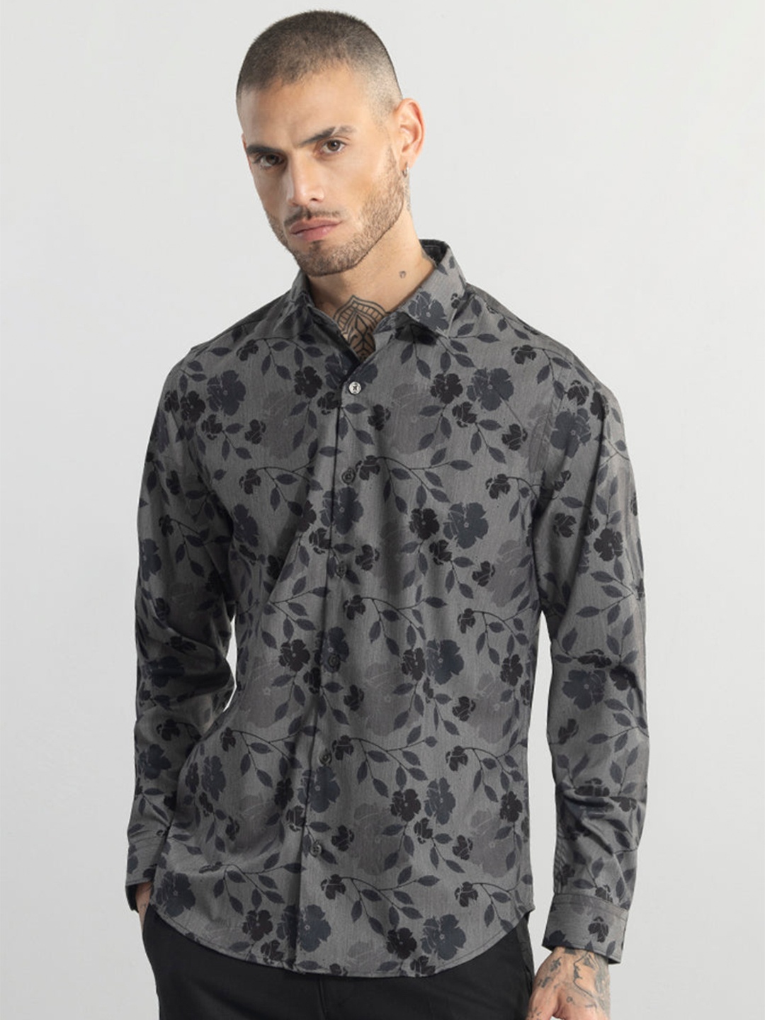 

Snitch Grey Classic Slim Fit Floral Printed Cotton Casual Shirt