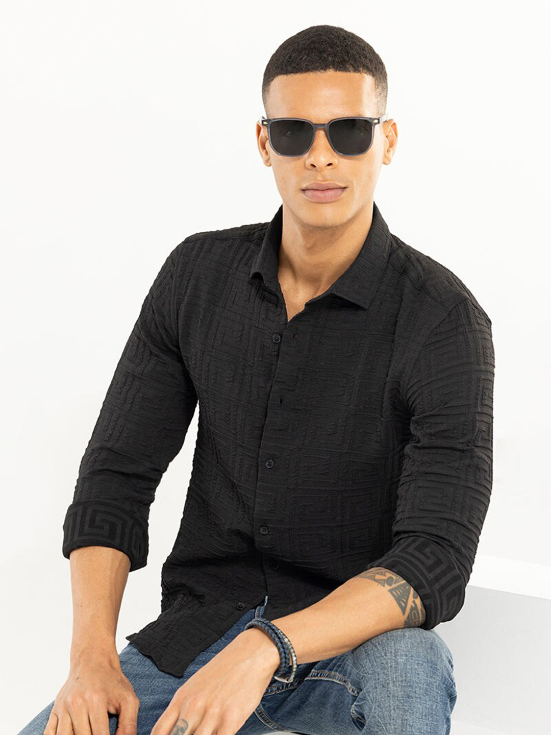 

Snitch Black Classic Slim Fit Textured Casual Shirt
