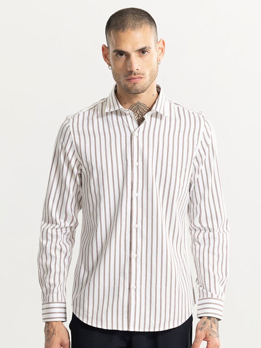 

Snitch White Classic Slim Fit Striped Cotton Casual Shirt
