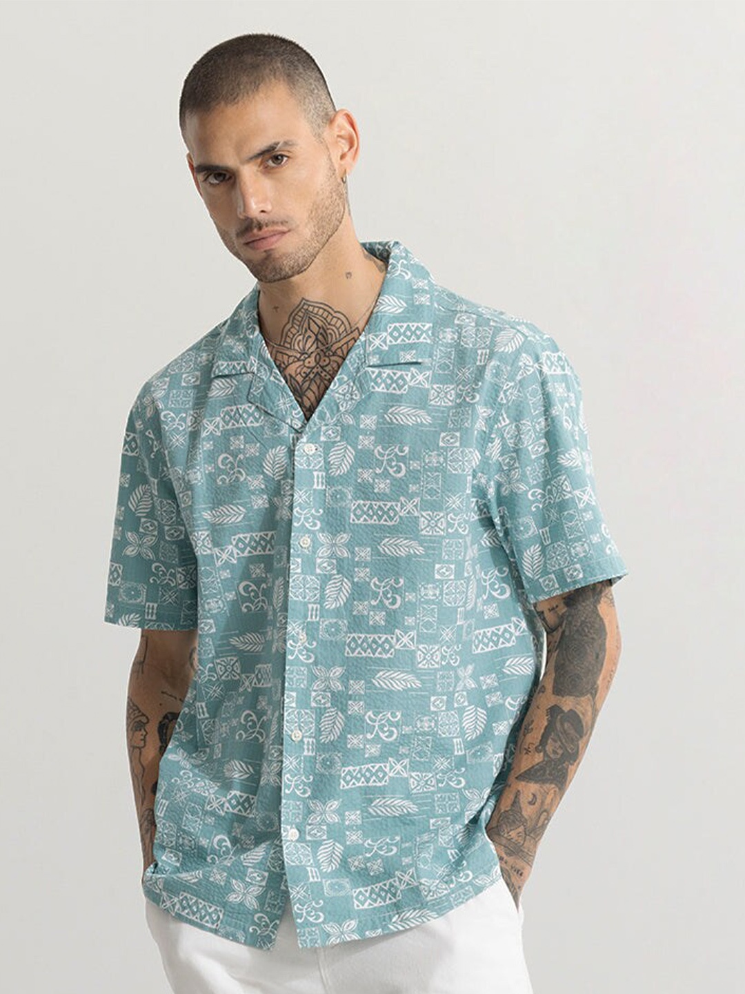 

Snitch Blue & White Classic Oversized Fit Abstract Printed Cotton Casual Shirt