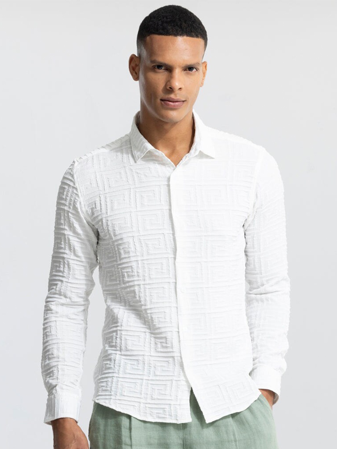 

Snitch White Classic Slim Fit Geometric Self Design Casual Shirt