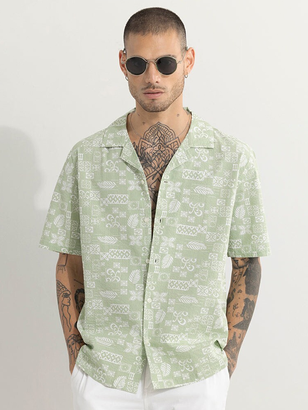 

Snitch Green & White Classic Oversized Fit Cuban Collar Abstarct Printed Cotton Shirt