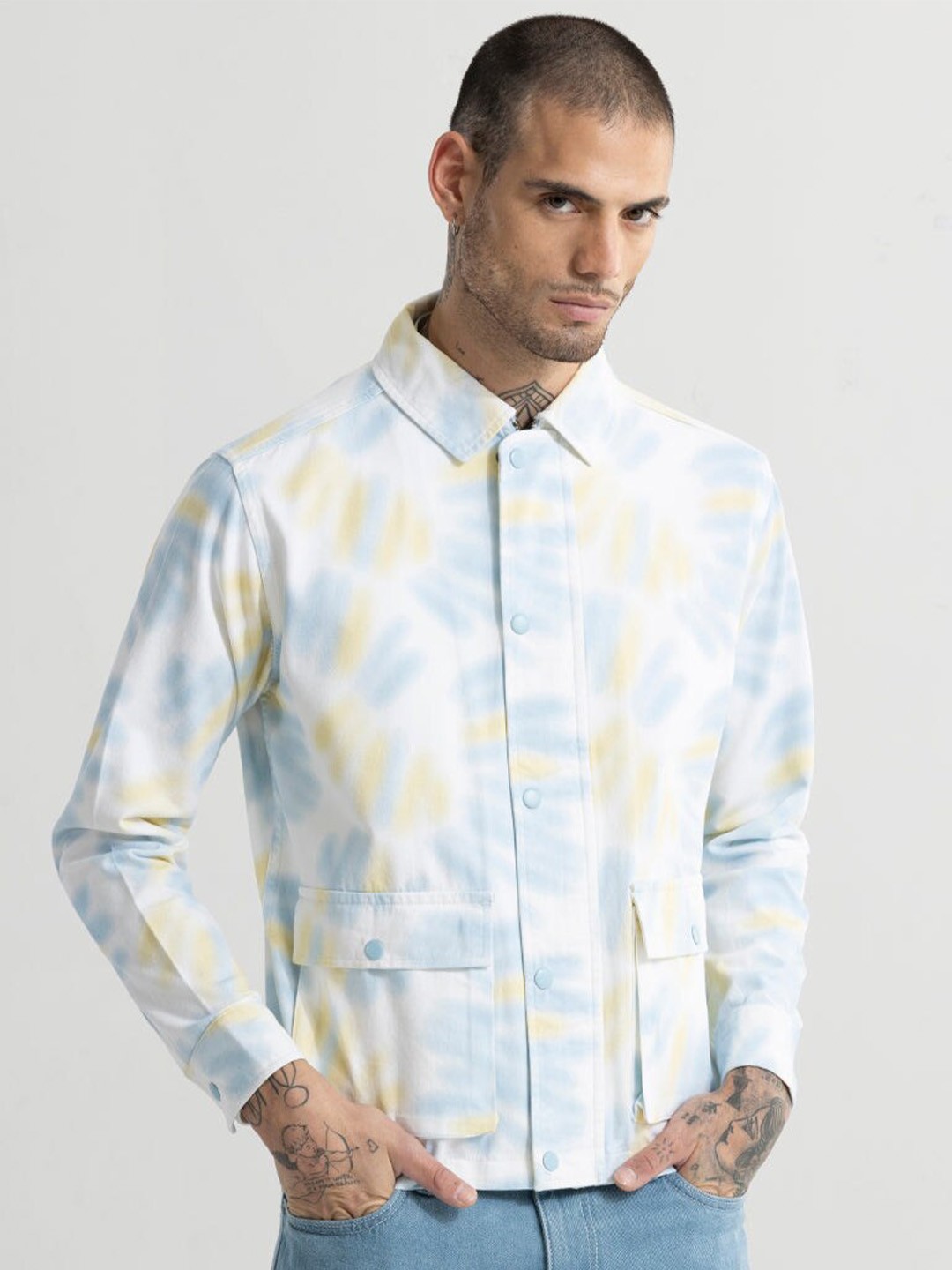

Snitch Whie & Blue Classic Abstract Printed Cotton Casual Shackets, White