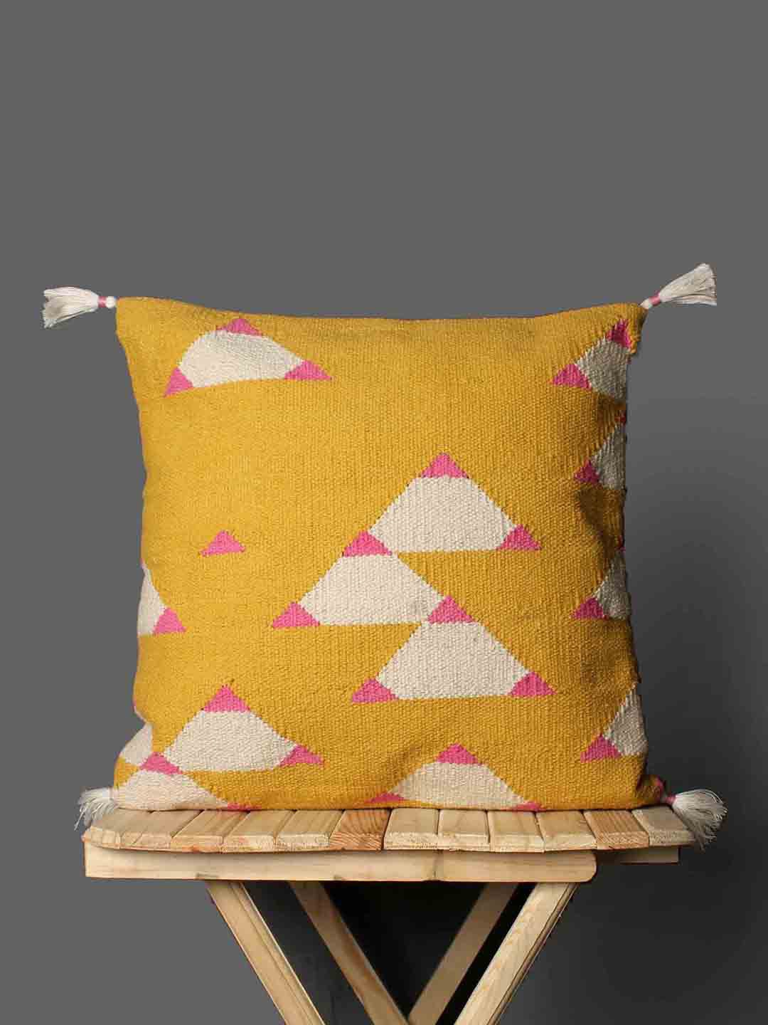 

SANSKRUTIHOMES Yellow & Beige Geometric Cotton Square Cushion Cover