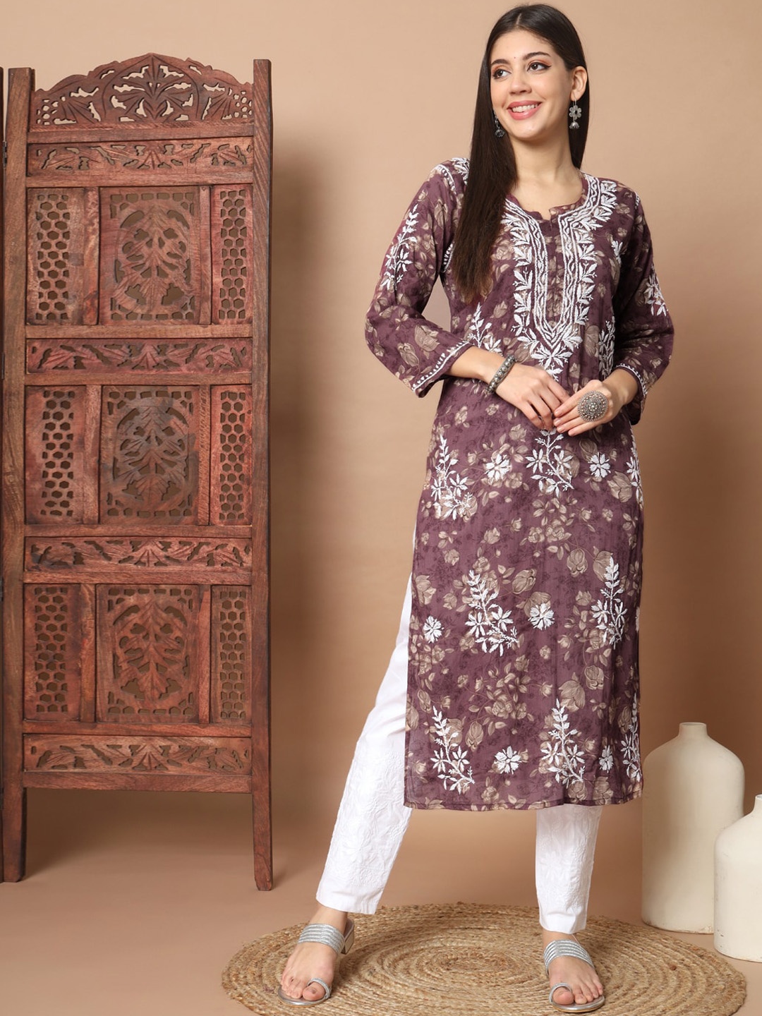 

Ethnava Floral Lucknowi Chikankari Embroidered Mulmul Cotton Straight Kurta, Purple