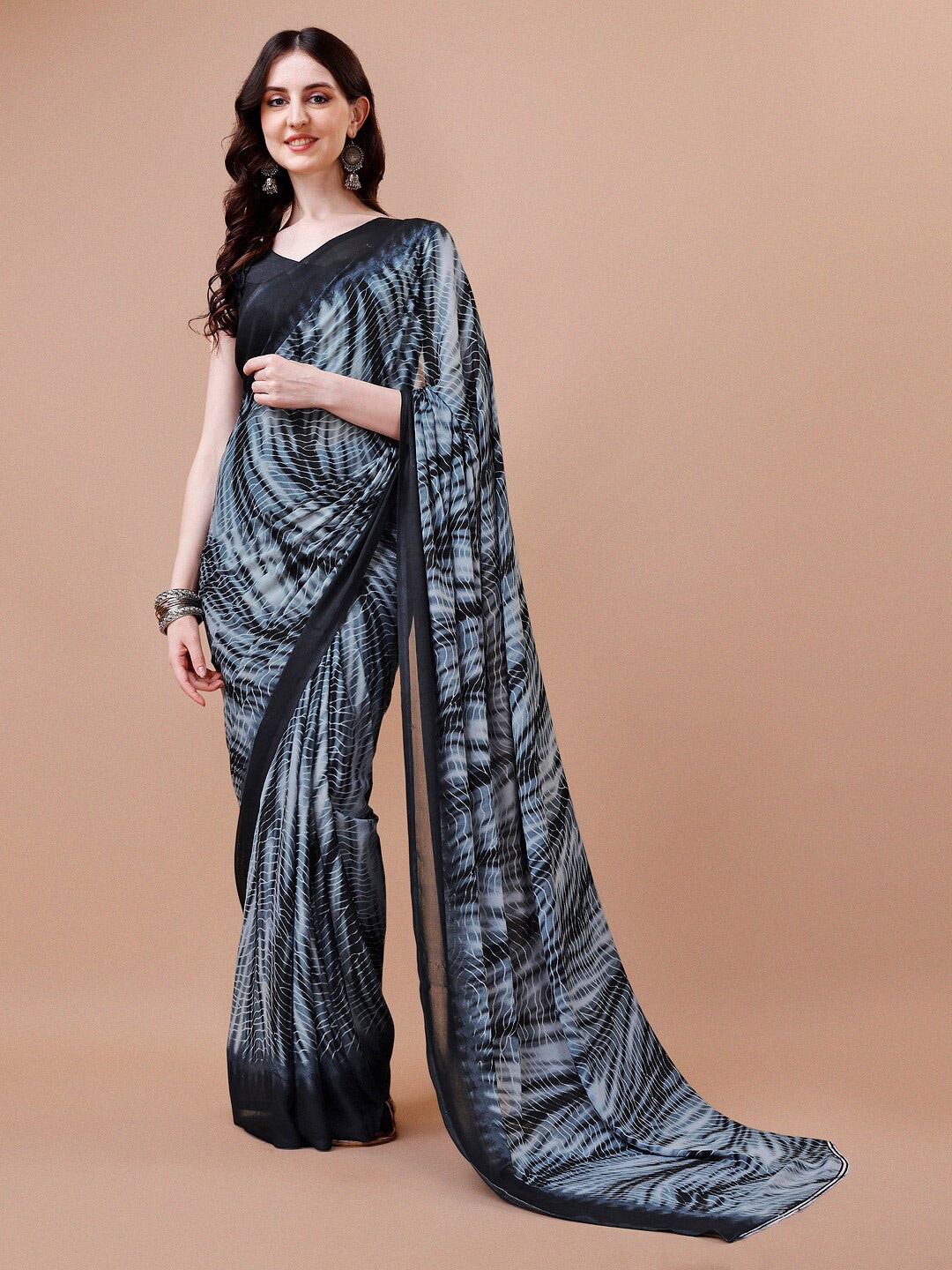 

Dori Abstract Printed Pure Georgette Saree, Grey
