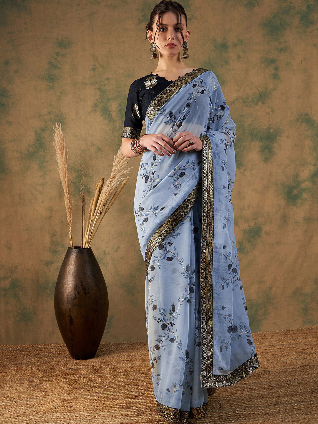 

Dori Floral Printed Pure Chiffon Saree, Grey